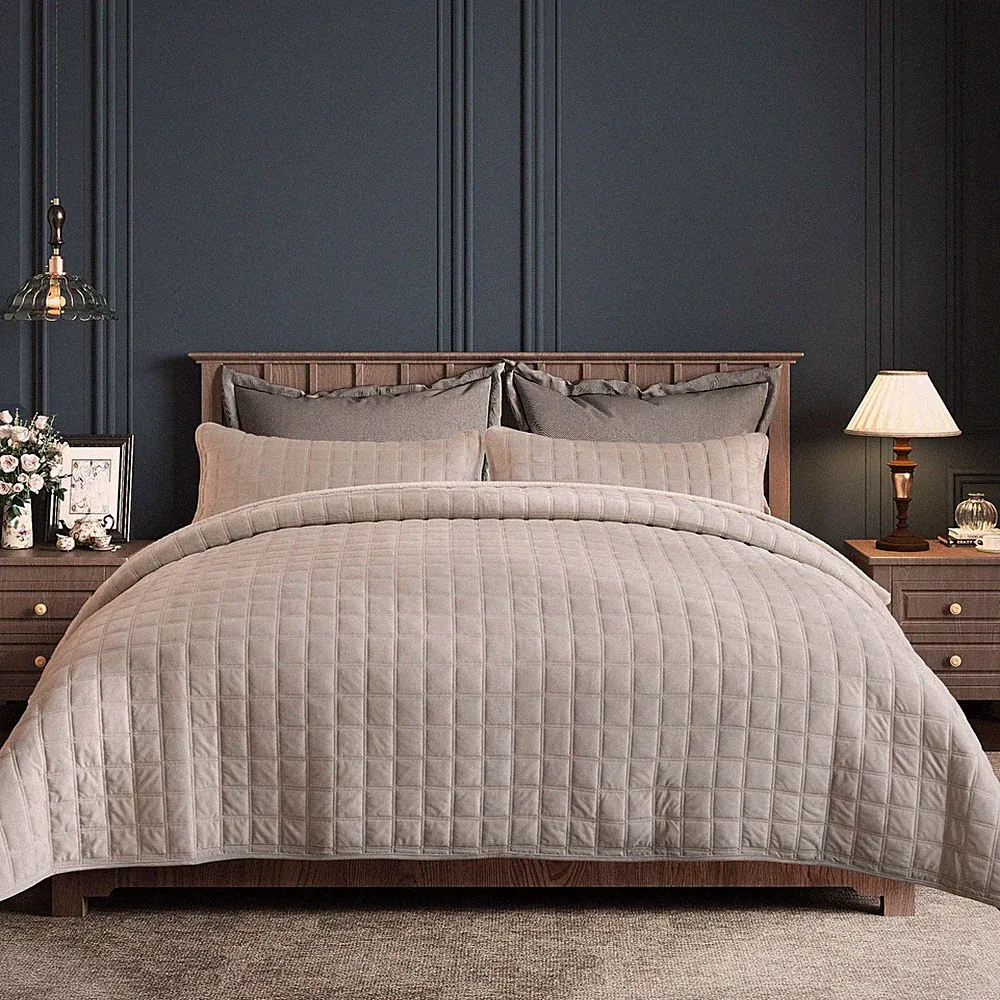 108'' x 96'' Velvet Quilt Set King Size, Lightweight Velvet Comforter Bedding...