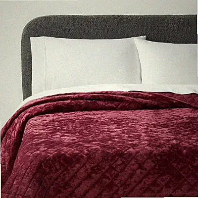 Full/Queen Luxe Diamond Stitch Velvet Quilt Berry Red - Threshold