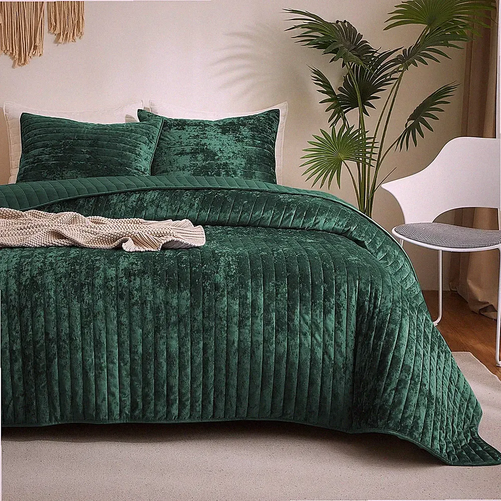 Luxury Soft Velvet Quilt Set King Size - Lightweight Velvet Bedding Set for A...