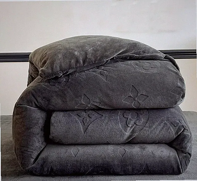 Thickened Milk Velvet Fitted sheet, 2 Pillowcase, Quilt Cover, and Core Warm