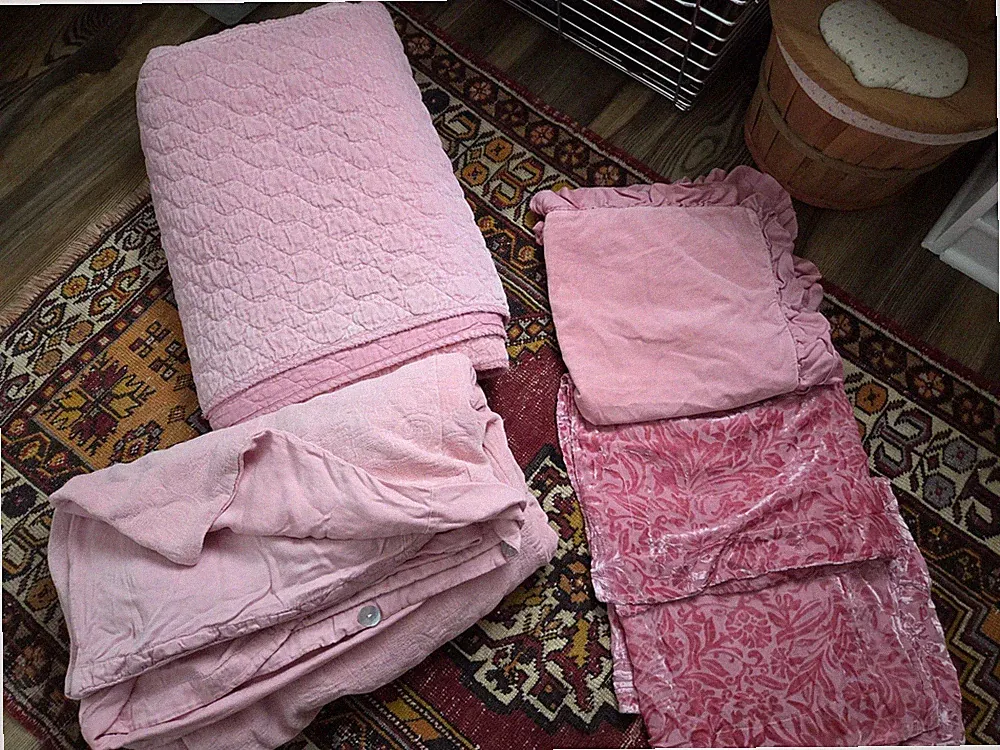 Vintage BELLA NOTTE Queen Rose Pink Velvet Materials Bedding LOT